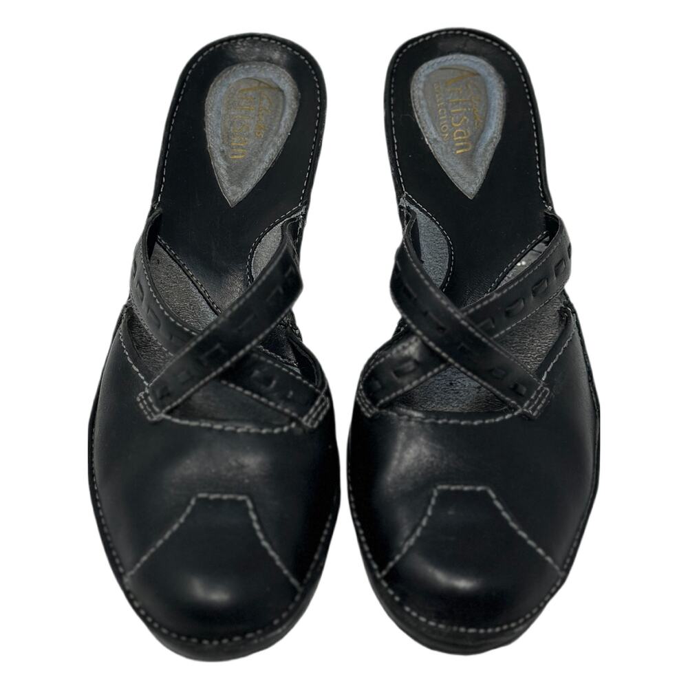 Clarks Artisan Collection Black Leather Closed Toe Mules Slides Heels Size 6 M - Picture 1 of 8